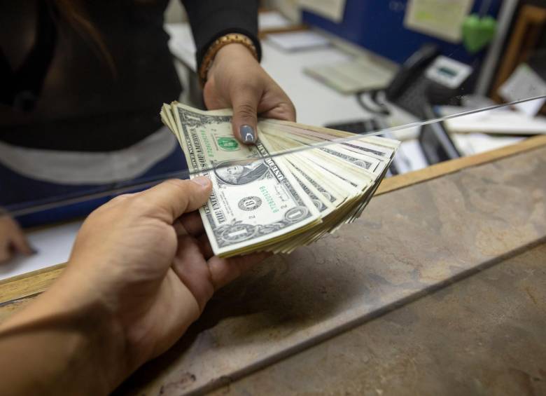 La TRM del dólar en Colombia es de $3.865,97. FOTO Carlos Velásquez