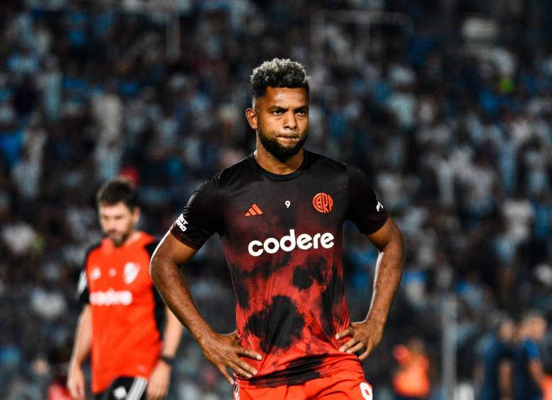 Miguel Ángel Borja no tuvo una buena jornada con River y lo más insólito es que fue por sus propios compañeros. FOTO: GETTY