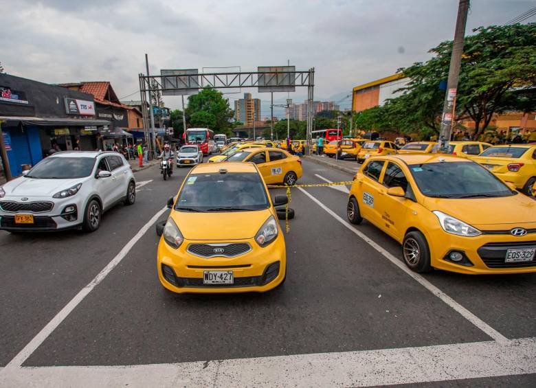 Un taxista de una ciudad como Bogotá puede consumir entre 7 y 9 galones de gasolina diarios. FOTO ESNEYDER GUTIÉRREZ