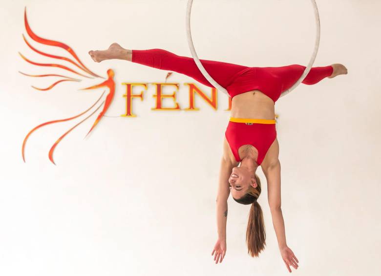 Ana María entrena en la academia Fénix, que está ubicada en el sector de Laureles. Ahí se enamoró del aro. FOTO Carlos velásquez