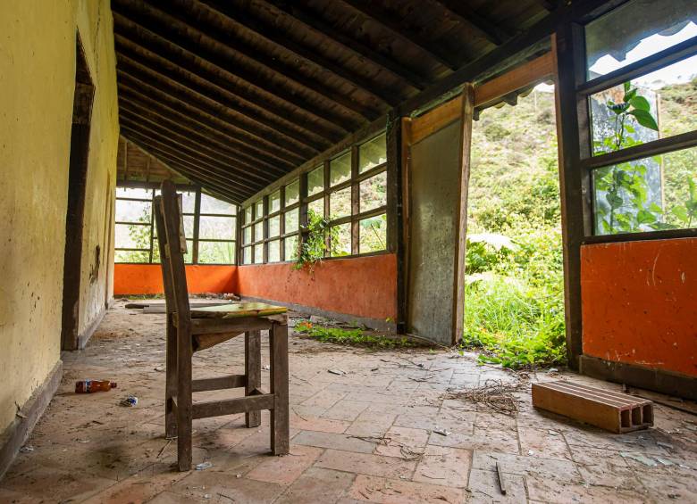 Casa derruida, abandonada, en zona rural de Granada. Foto: Carlos Velásquez. 