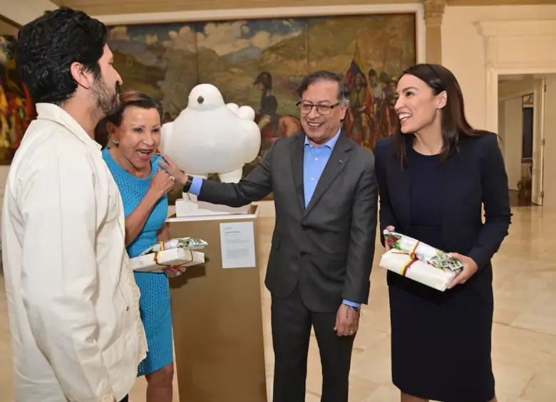 Gustavo Petro recibió a Alexandria Ocasio-Cortez en la Casa de Nariño en agosto de 2023. FOTO: Presidencia.