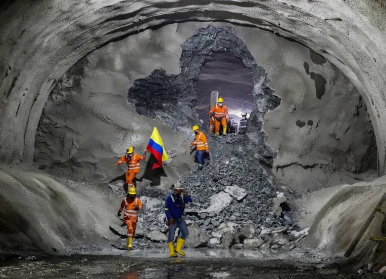 Unión de los dos frentes de obra en el Túnel de Amagá. FOTO: MANUEL SALDARRIAGA