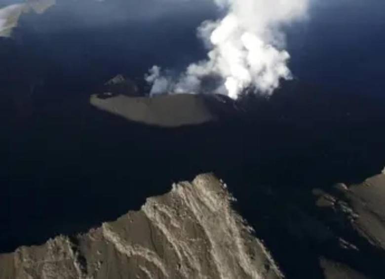 El joven desapareció desde el pasado domingo 25 de enero tras irse a pie al volcán Galeras. FOTO: Colprensa y Servicio Geológico Colombiano (SGC)