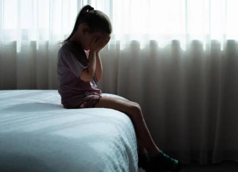 Entre las paredes de una casa en Attendorn, una niña perdió su infancia mientras su madre y abuelos tejían una red de engaños para ocultar su cautiverio al resto del mundo. FOTO: Getty