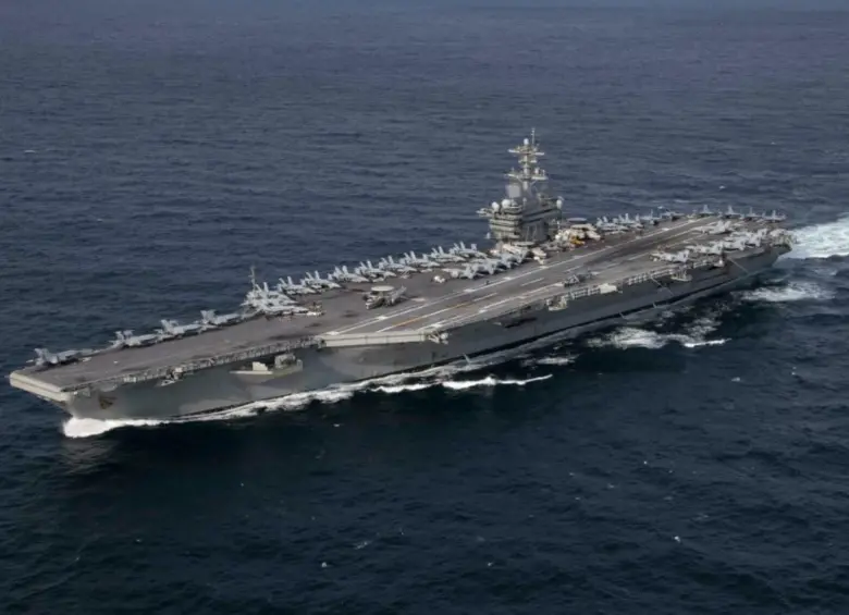 Irán dijo haber atacado el portaviones estadounidense USS Abraham Lincoln, pero el Pentágono lo negó. FOTO: U.S. Navy / Mass Communication Specialist 3rd Class Clint Davis.