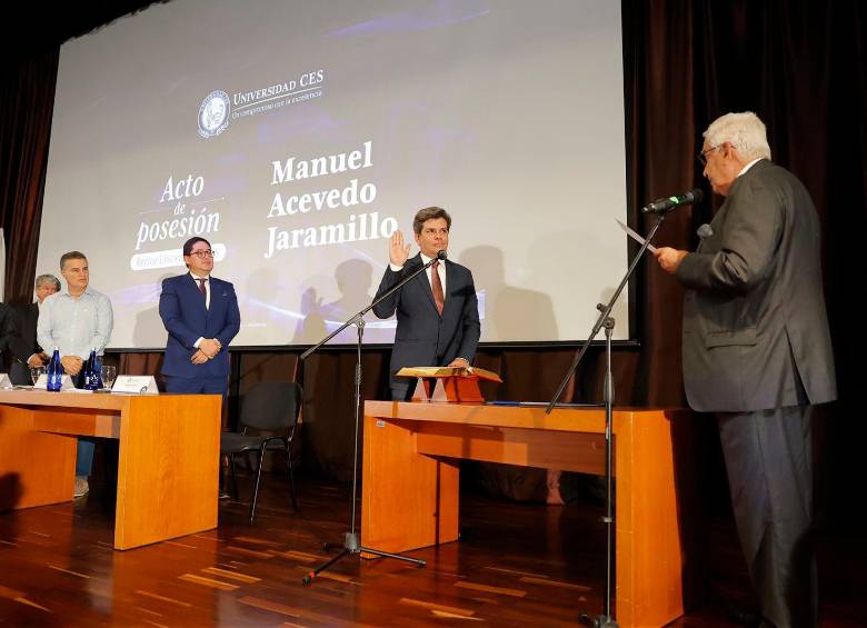 El juramento se dio ante Alfonso Escobar, fundador del CES. FOTO: CORTESÍA CES