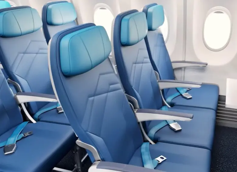 La aerolínea canadiense WestJet modificará algunos de sus aviones para que los pasajeros paguen más por reclinar sus asientos. FOTO: Captura de video