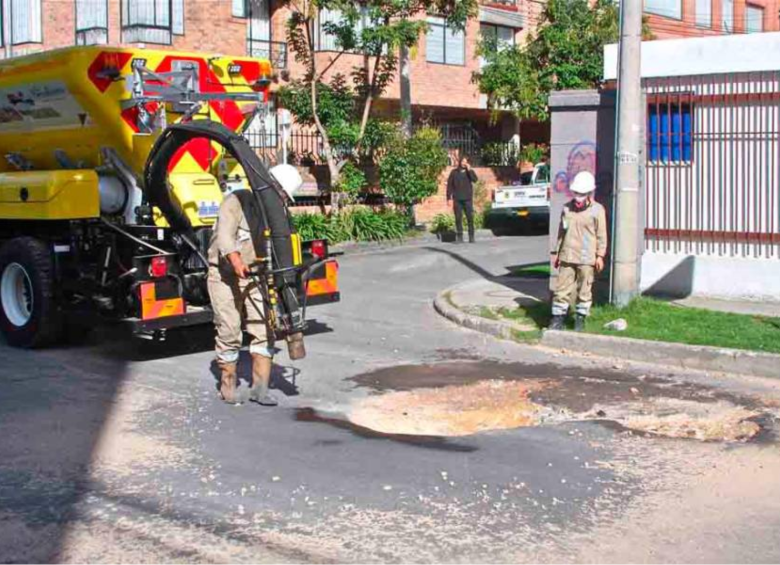 La Corte Suprema mantuvo la condena contra exdirectora de mantenimiento vial de Bogotá por contratación irregular de maquina tapahuecos. FOTO: Colprensa