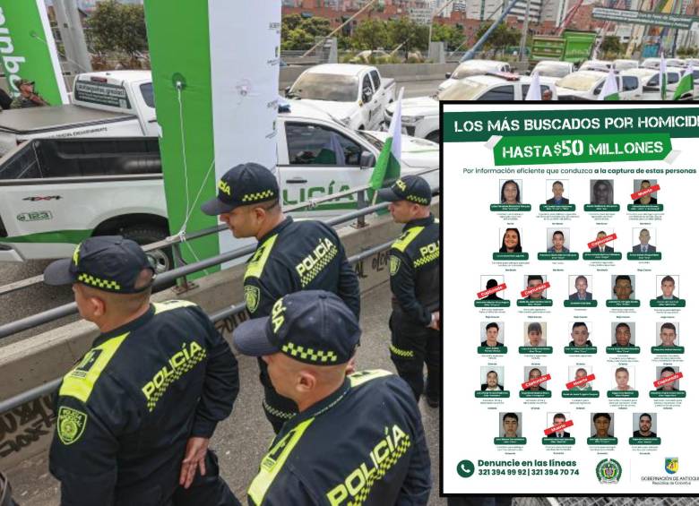 Adelante, el cartel de los más buscado en Antioquia, atrás agentes de Policía del departamento. Foto: Manuel Saldarriaga Quintero y Cortesía.
