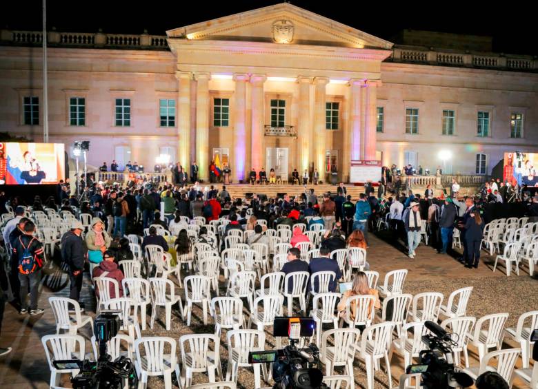 Ante la crisis, Petro vuelve al balcón este lunes en búsqueda de apoyos 