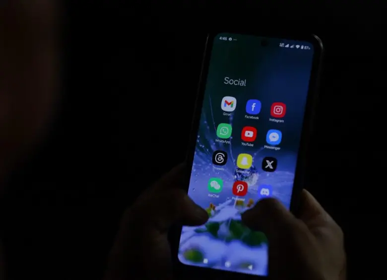 Algunas redes sociales como Facebook, X y YouTube se verán afectadas. FOTO: AFP