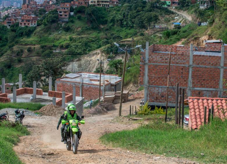 La Policía y el Ejército hacen patrullajes por la vereda El Manzanillo, del corregimiento Altavista y tres sectores de Belén Rincón. FOTO: SANTIAGO MESA RICO