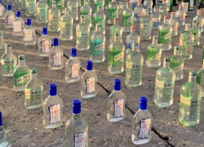 1.035 botellas de bebidas alcohólicas adulteradas. FOTO: POLICÍA METROPOLITANA BARRANQUILLA 