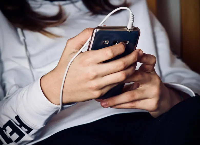 El stalkerware puede ocultarse bajo nombres comunes y operar sin que la víctima lo sepa. FOTO cortesía ESET