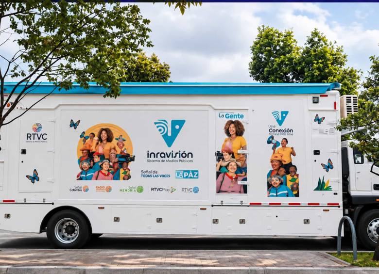 La unidad móvil no cuenta con planta eléctrica y fue equipada con cámaras y una consola que no satisfacen las necesidades del servicio. Foto: cortesía RTVC