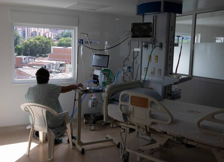 La alta ocupación de camas UCI en Antioquia hace complejo recibir pacientes de otros departamentos. En el momento hay entre 5 y 6 pacientes provenientes de afuera. FOTO EDWIN BUSTAMANTE