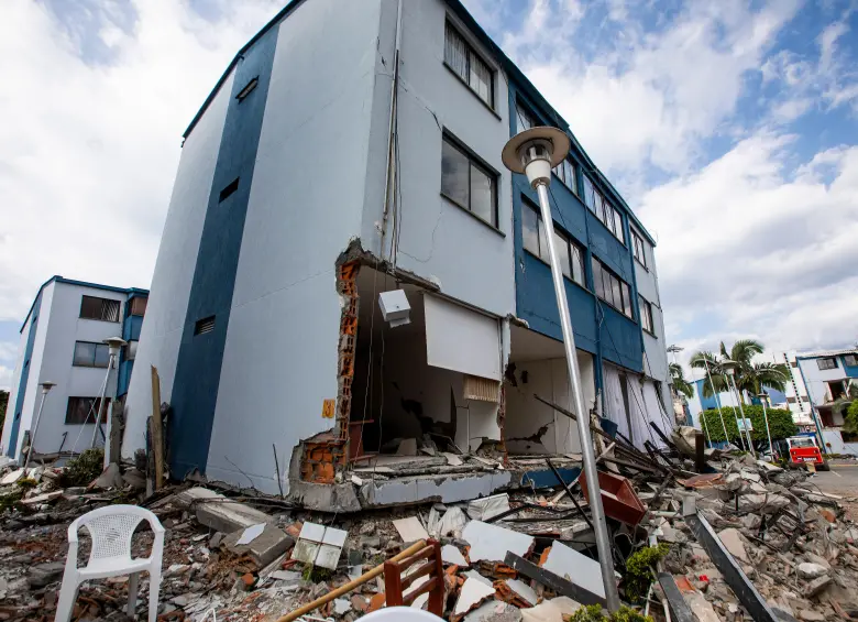 Los trabajadores damnificados por el sismo del 10 de agosto podrán retirar sus cesantías para reparar, mejorar, comprar o reconstruir vivienda sin pagar comisión durante septiembre, octubre y noviembre. FOTO Julio César Herrera