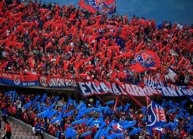 Los hinchas del Medellín han respondido a la buena campaña del equipo este semestre, como se reflejó en las semifinales. Se espera que este domingo más de 44.000 colmen las gradas del Atanasio. FOTOs camilo suárez