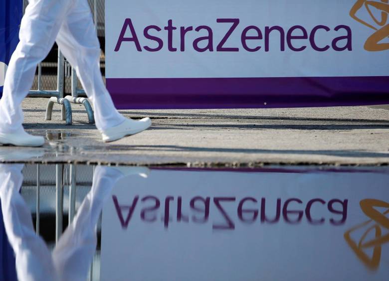 AstraZeneca es el tercer laboratorio que anuncia que no venderá vacunas a privados. FOTO EFE
