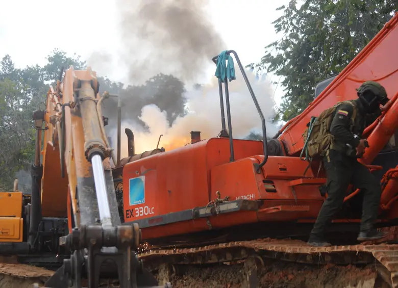 Maquinaria fue incautada en el golpe a la minería ilegal en el Bajo Cauca antioqueño. Foto: Policía Nacional