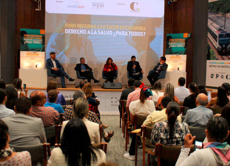 Al foro “Reforma a la salud en Colombia ¿para todos?” asistieron expertos del sector salud y personalidades políticas. FOTO: TOMADA DE TWITTER