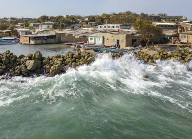 Los científicos de la NASA prevén que los niveles del mar sigan en aumento a medida que la humanidad continúe con la emisión de gases de efecto invernadero, afectando mayormente a las poblaciones de islas y cercanas a las costas. FOTO: AFP