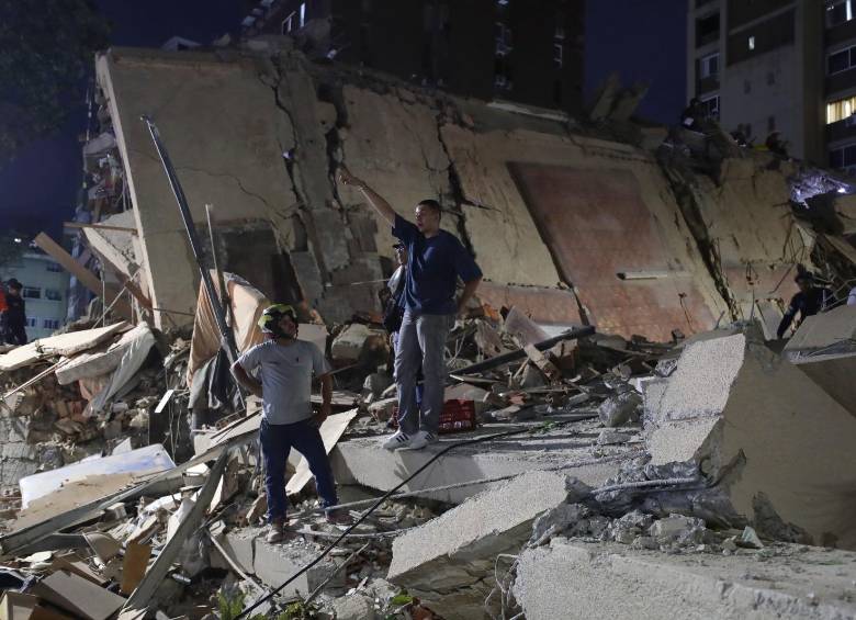 Equipos de rescate continúan las labores en las zonas afectadas por los terremotos en Venezuela, mientras organizaciones como World Vision hacen un llamado urgente a la solidaridad internacional para apoyar a las familias damnificadas. FOTO: Cortesía World Vision.