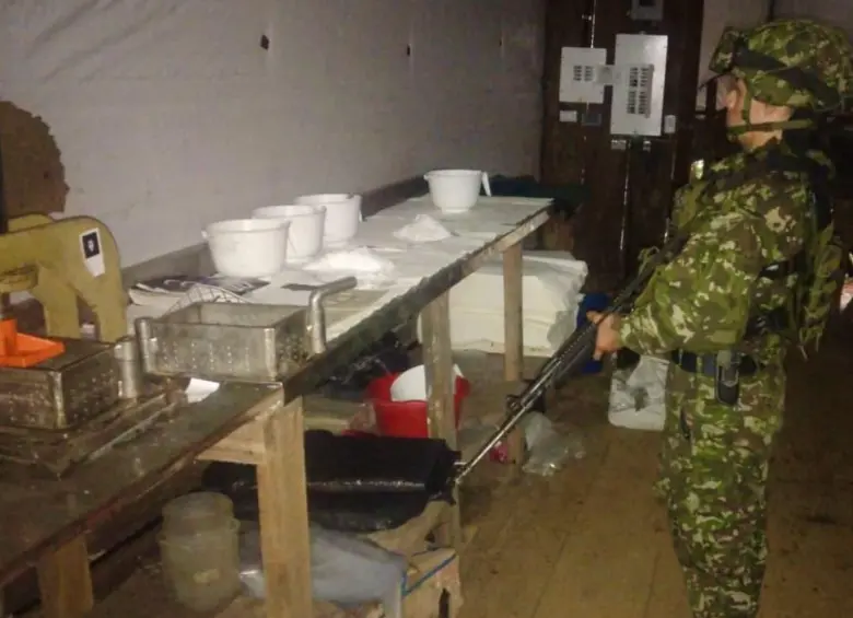Este era el megalaboratorio donde el grupo criminal Clan del Golfo producía la droga. FOTO: EJÉRCITO NACIONAL 