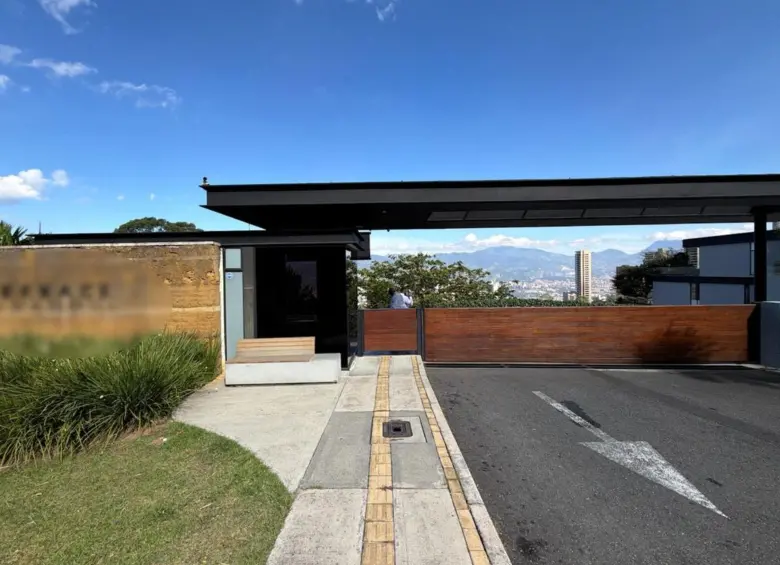 La entrada a la mansión de Tobias en Medellín. FOTO: Fiscalía General de la Nación