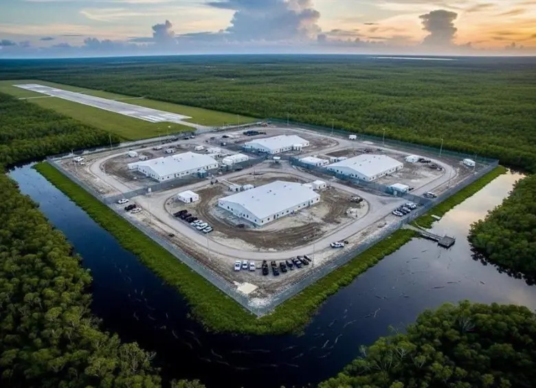 Jueza de EE. UU. frenó obras del polémico centro de detención de migrantes “Alcatraz de los Caimanes” en Florida