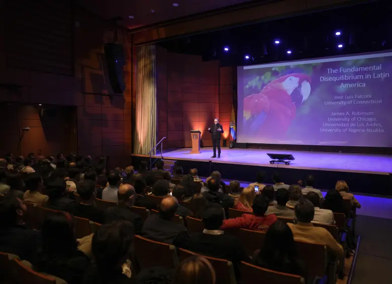 ¿Por qué en Latinoamérica fracasan las políticas públicas? El Nobel James Robinson analiza a Colombia