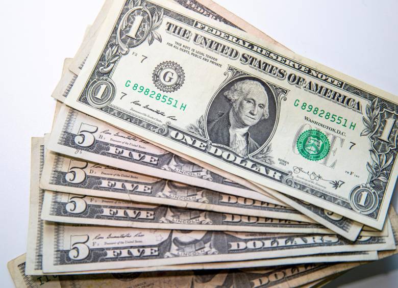 A inicios de la jornada la divisa tocó un precio máximo de $3.925 y un precio mínimo de $3.910. FOTO EL COLOMBIANO