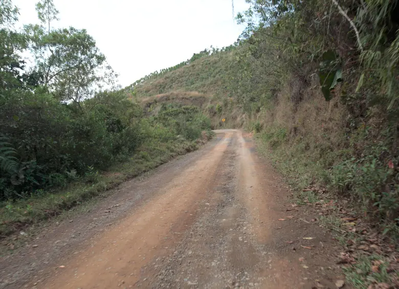 La Gobernación de Antioquia anunció las inversiones millonarias para la pavimientación de caminos de trocha del departamento. FOTO: MANUEL SALDARRIAGA
