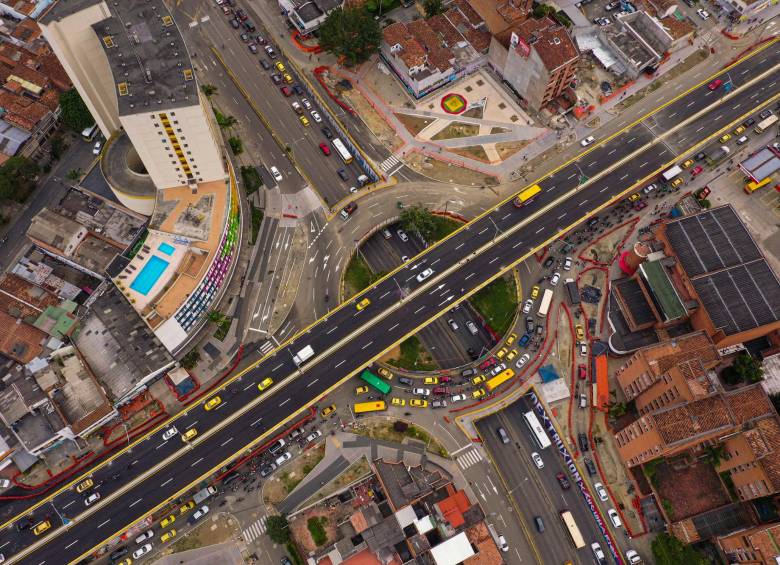 El puente tiene una longitud de 268,5 metros y tiene como finalidad desembotellar el tráfico en el occidente. FOTO: Manuel Saldarriaga.