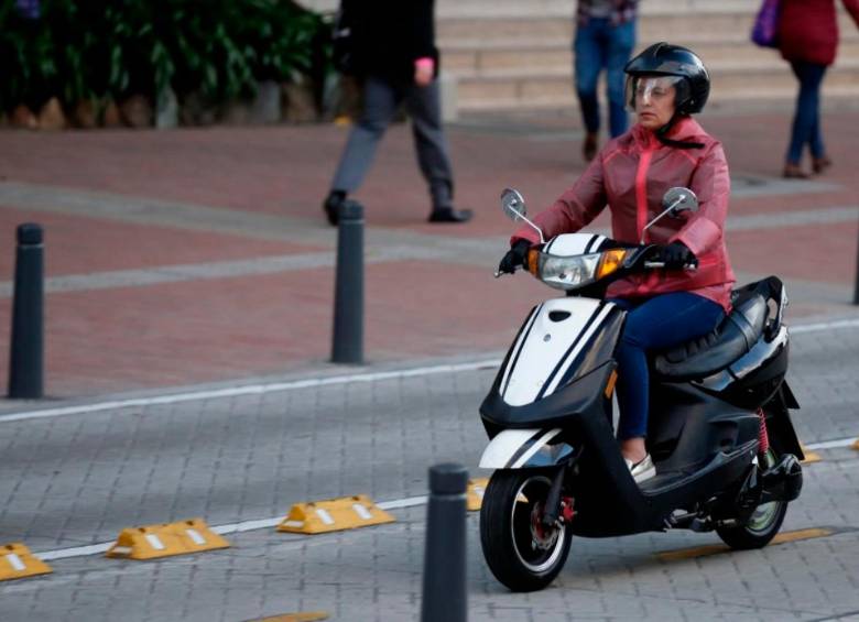 Colombianos están comprando más motos por la baja calidad del transporte público, dice Andemos
