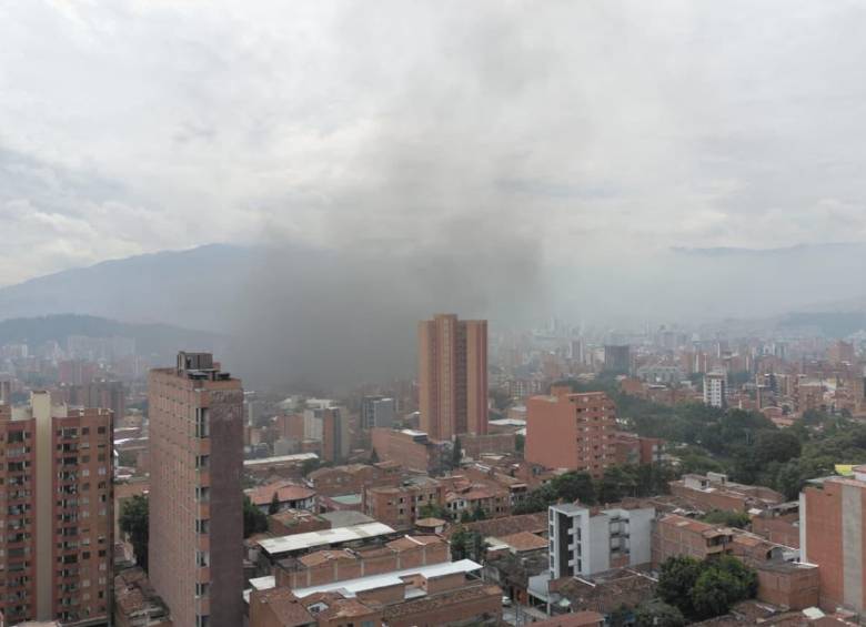 Un incendio se presentó este miércoles, 9 de julio de 2025. FOTO: Cortesía 