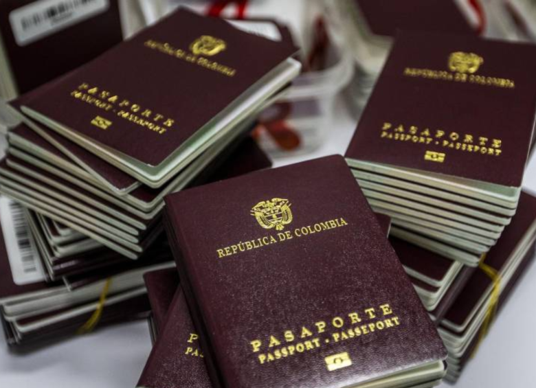El director de asuntos jurídicos internacionales de la Cancillería habló sobre el lío de pasaportes en el que resultó involucrado. FOTO: Colprensa