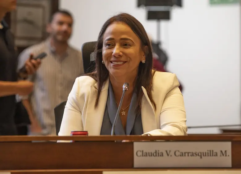 La concejala de Medellín Claudia Victoria Carrasquilla Minami, en el recinto del Concejo. Foto: Esneyder Gutiérrez Cardona.