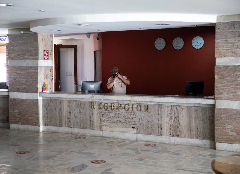 Así luce hoy la recepción del Gran Hotel. Todavía no está claro qué va a pasar con el edificio que acogió a los huéspedes desde 1973. FOTO esteban vanegas
