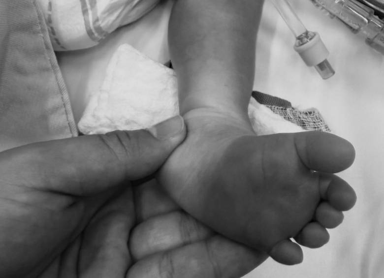 Un “milagro” y un “guerrero” que dejó una huella imborrable. Así definieron Dekko y Natalia Angulo el paso de su pequeño Gianluca por sus vidas. FOTO: Tomada de redes sociales de @natalia_angulo1