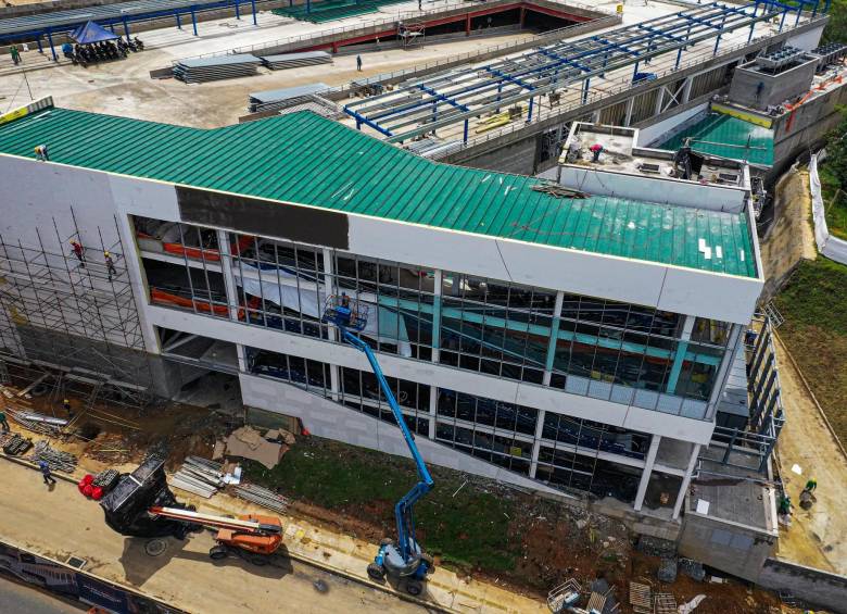 Aspecto de la construcción del supermercado Pricesmart en El Poblado en mayo de 2023. FOTO: MANUEL SALDARRIAGA QUINTERO
