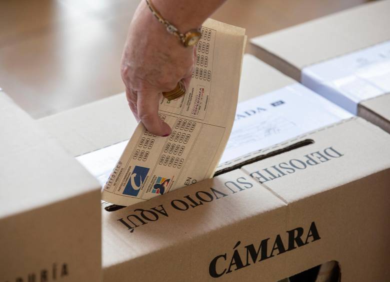 La jornada electoral transcurrió en paz, pero el conteo de votos ha sido objeto de polémica nacional. FOTO EDWIN BUSTAMANTE