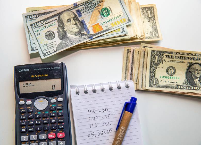 El dólar muestra una tendencia a la baja en la mañana de este viernes 31 de octubre. FOTO EL COLOMBIANO. 