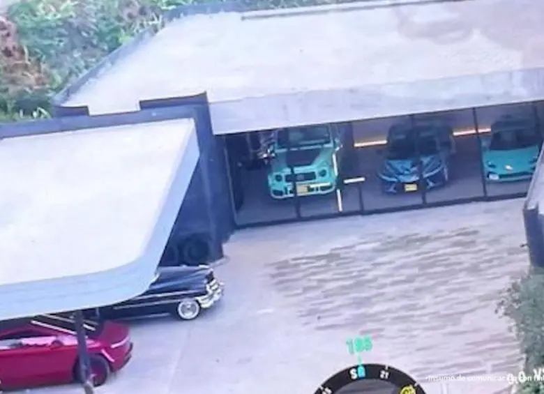 Los lujos carros de Kevin Alex Thobias. FOTO: Fiscalía General de la Nación