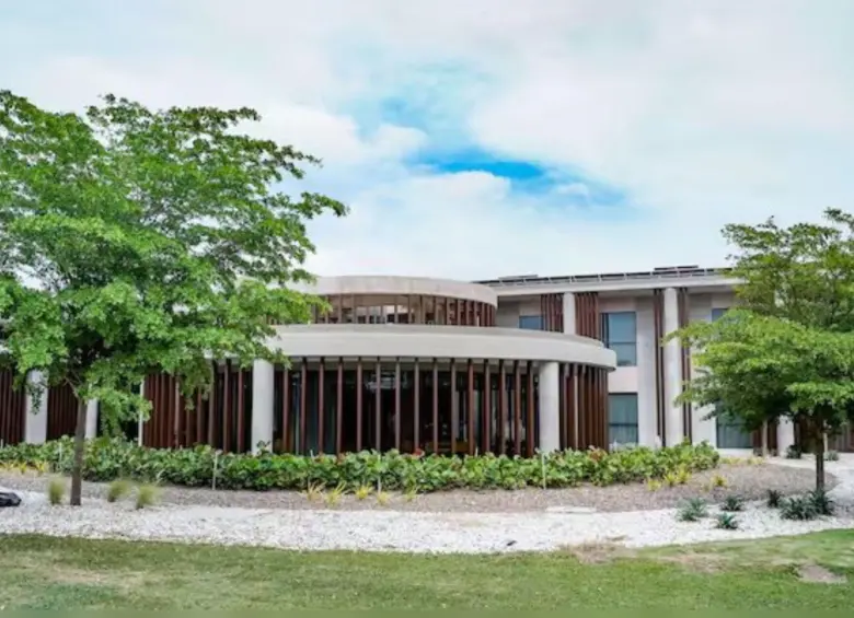 Así es el exterior del complejo que conectará con la sede de la Federación Colombiana de Fútbol en Barranquilla. Fotos: FCF