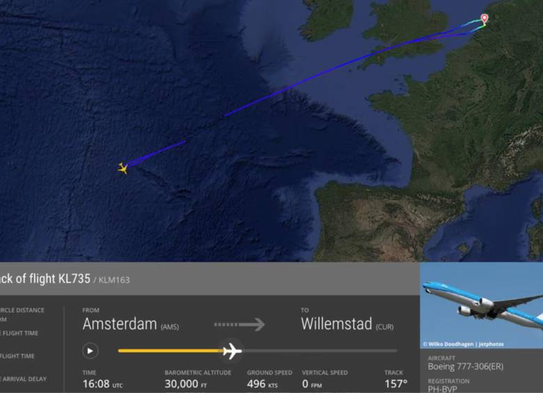 Captura de pantalla de FlightRadar24 publicada por Aviacionline, que muestra el recorrido del vuelo KL735 de KLM entre Ámsterdam y Curazao antes de su regreso a Países Bajos.