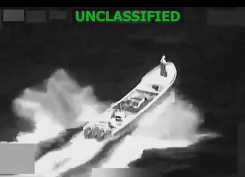 Dos personas murieron en una lancha al momento de ser bombardeado por Estados Unidos. FOTO: Captura de video 