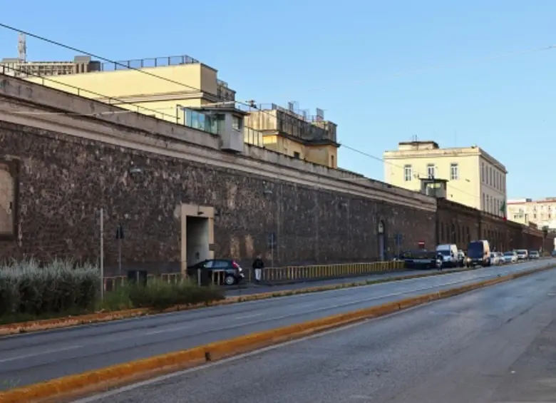 Los muros de la prisión italiana en Nápoles. FOTO: ISTOCK