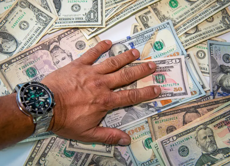 El dólar bajó más de 520 pesos colombianos este año. FOTO CARLOS VELÁSQUEZ. 